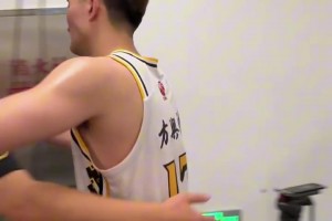 激情！5分鐘長(zhǎng)視頻跟隨鏡頭見(jiàn)證廣廈賽后更衣室慶祝！